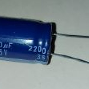 C01CE3 Capacitador Electrolítico 2200uf 35v